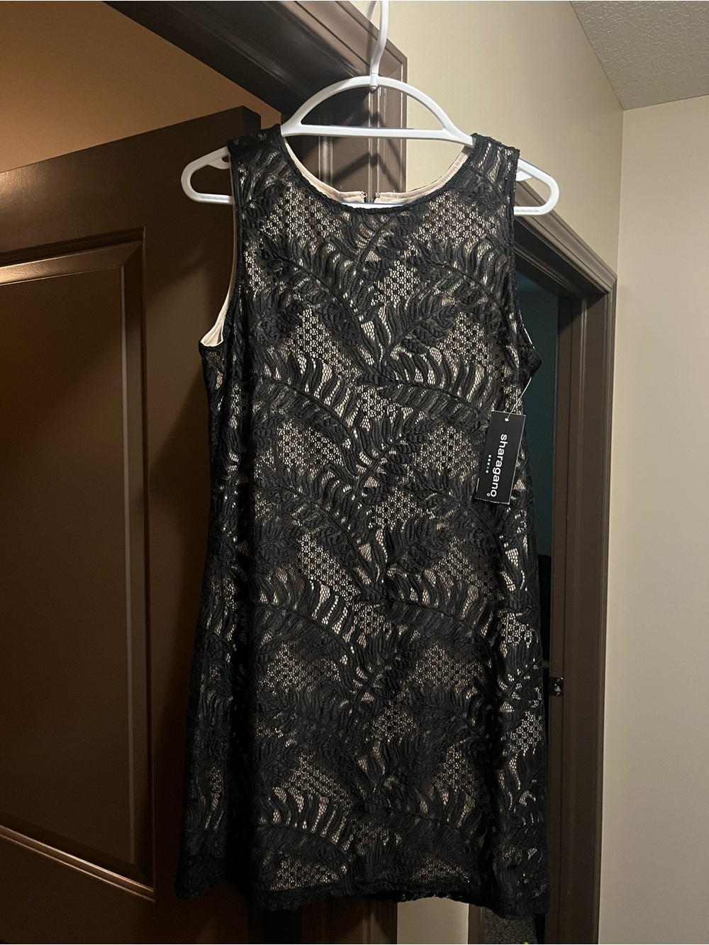 Sharagano Black Lace Sleeveless Shift Dress Brand New Form fitting.